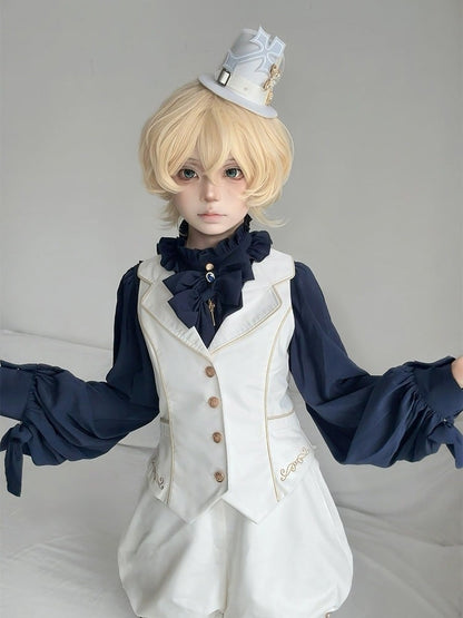 [Date limite de réservation : 13 septembre] Ensemble élégant prince bleu foncé/blanc en quatre pièces [chemise à volants, gilet, short, 4 rubans]