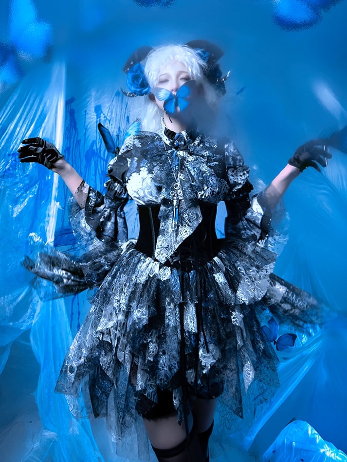 【12月10日予約締切】Bloodstainedプリントフリルスタンドカラー姫袖シャツ