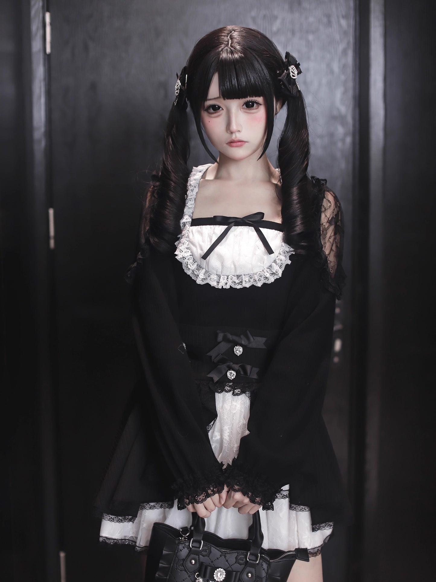 【12月6日予約締切】ブラックホワイトレースシアーショルダーニットトップス＋ケーキスカート