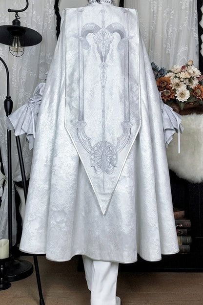 [Reservierungsschluss 13. September] Silber-weißer Gothic-Prinzen-Cape-Mantel mit royaler Stickerei