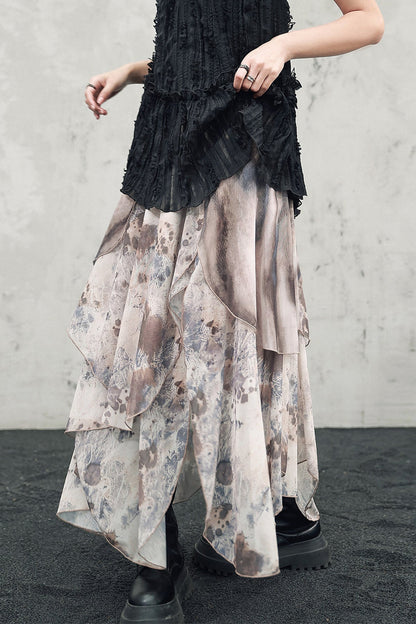 Asymmetrischer Rock mit Druck