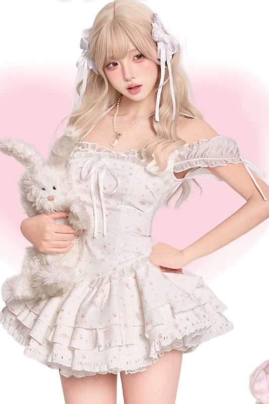 robe caraco à fleurs blanches