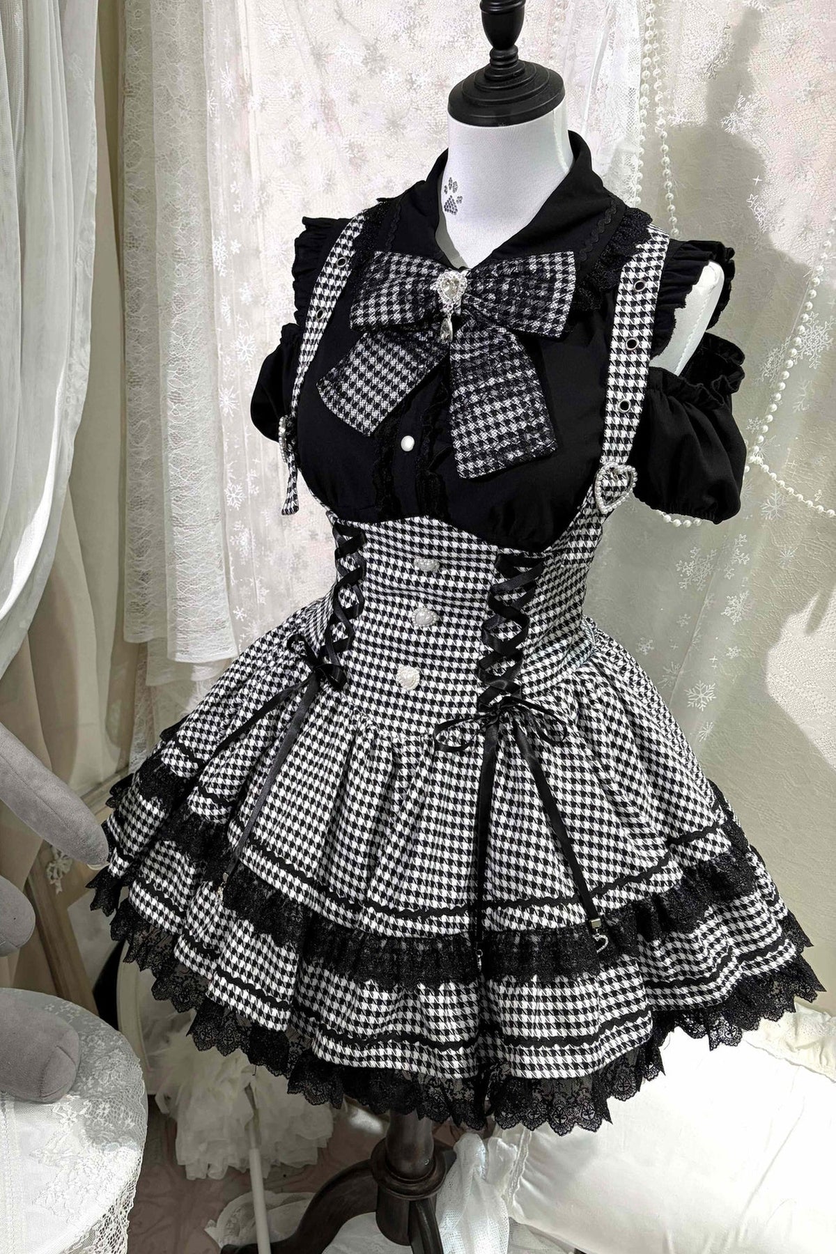 Chemise style subculture à carreaux avec dentelle et ruban + robe chasuble