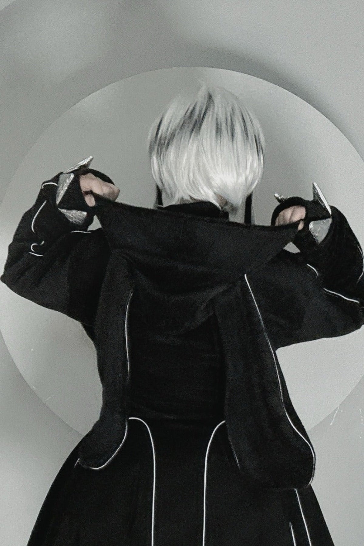 Oversize-Kapuzenoberteil mit Hasenohren und Krallen