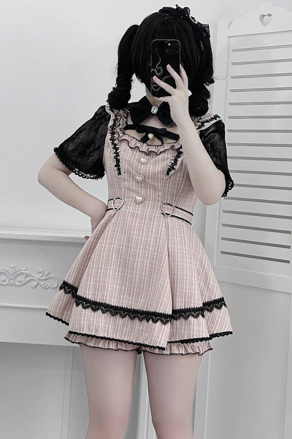 Vestido oscuro de cuadros estilo jirai + pantalones cortos