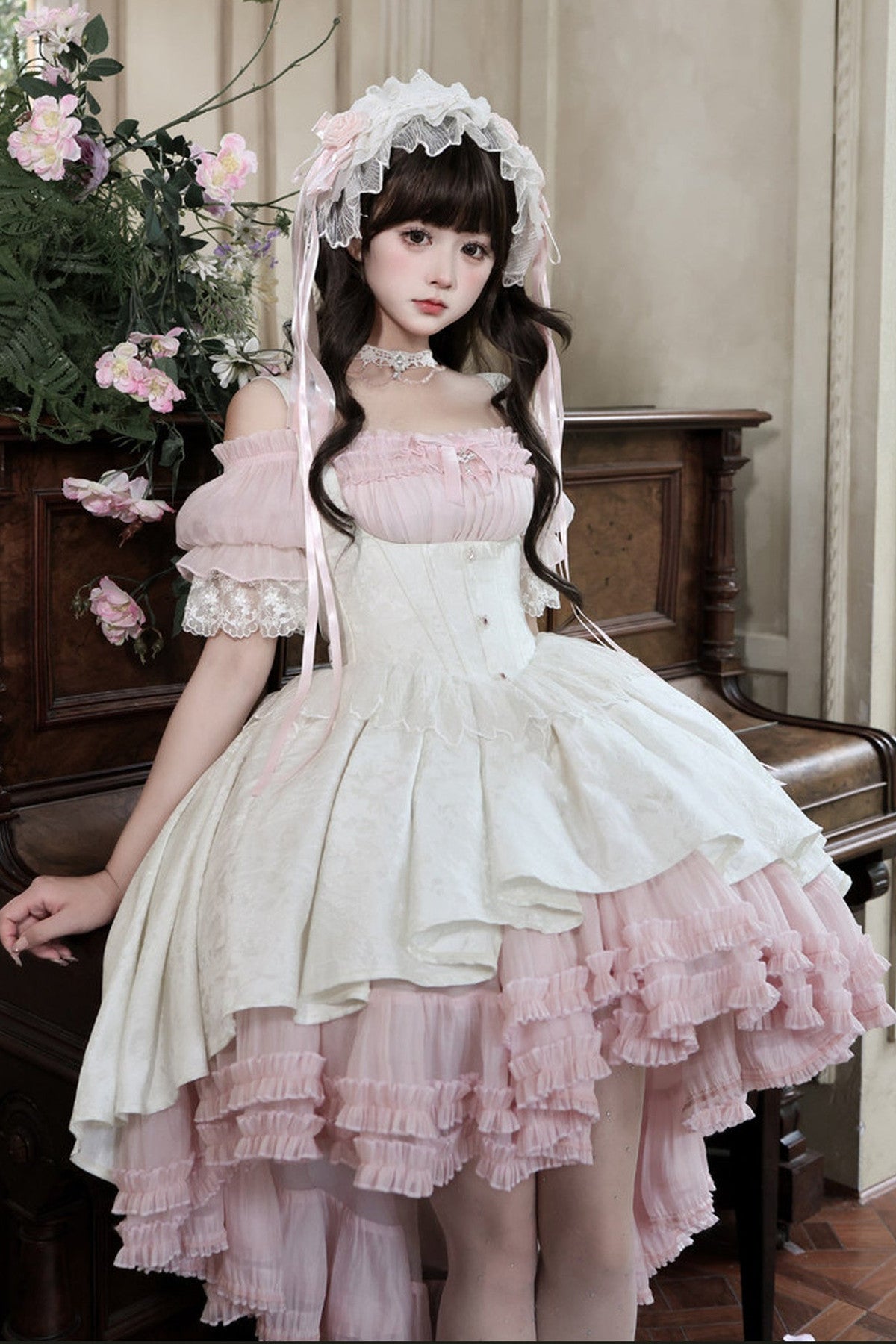 Mini-robe gothique élégante à roses