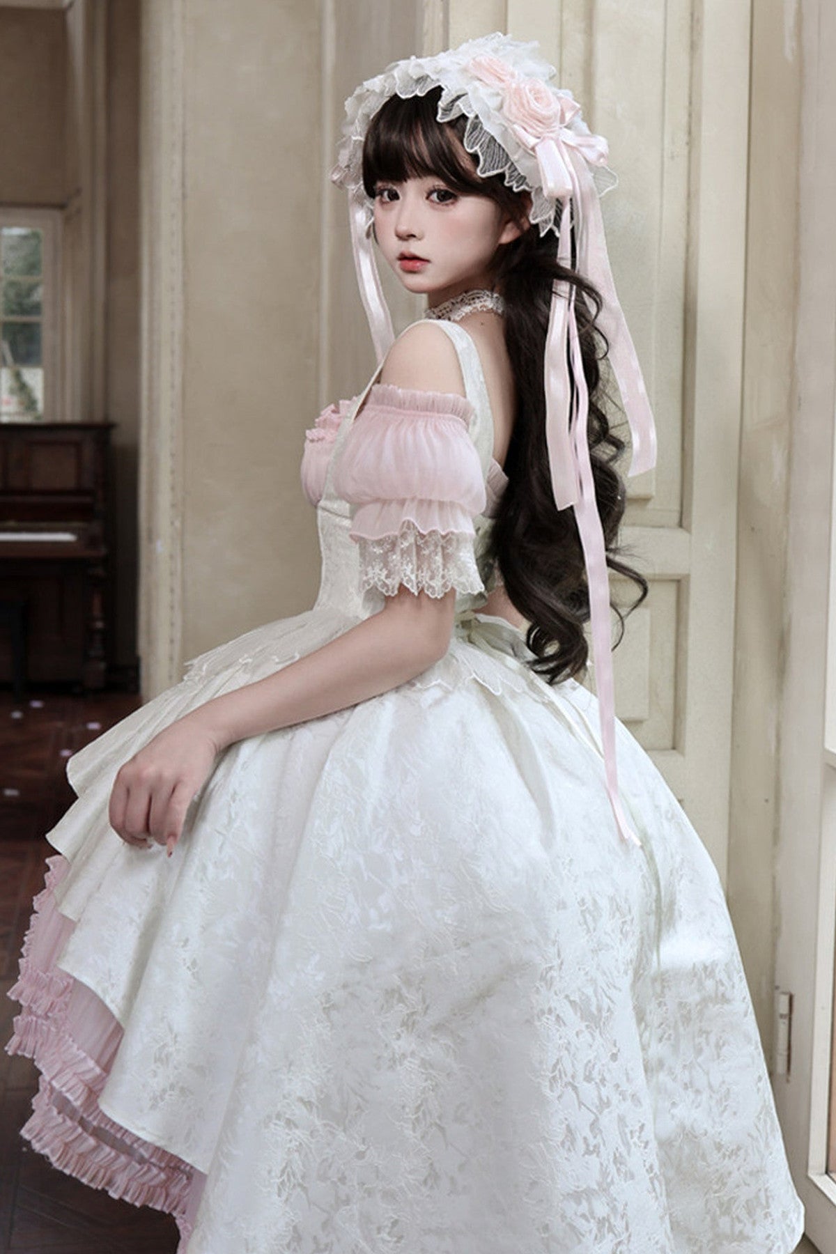 Mini-robe gothique élégante à roses