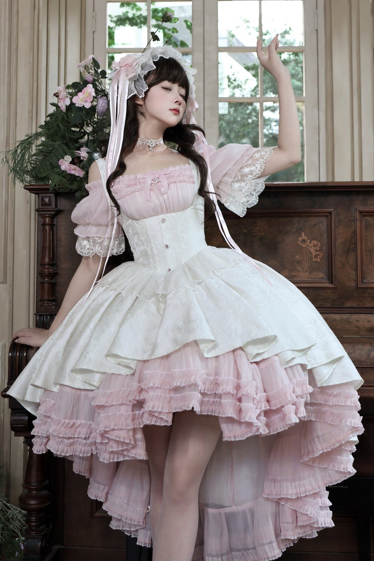 Mini-robe gothique élégante à roses