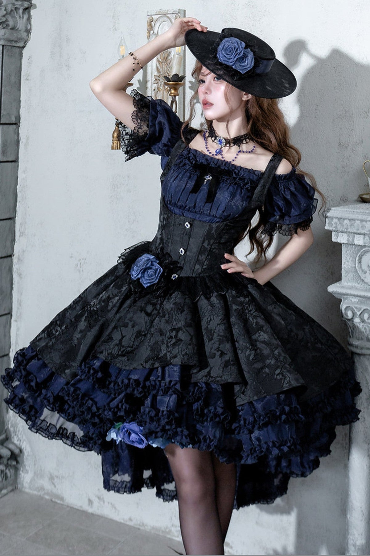 Mini-robe gothique élégante à roses