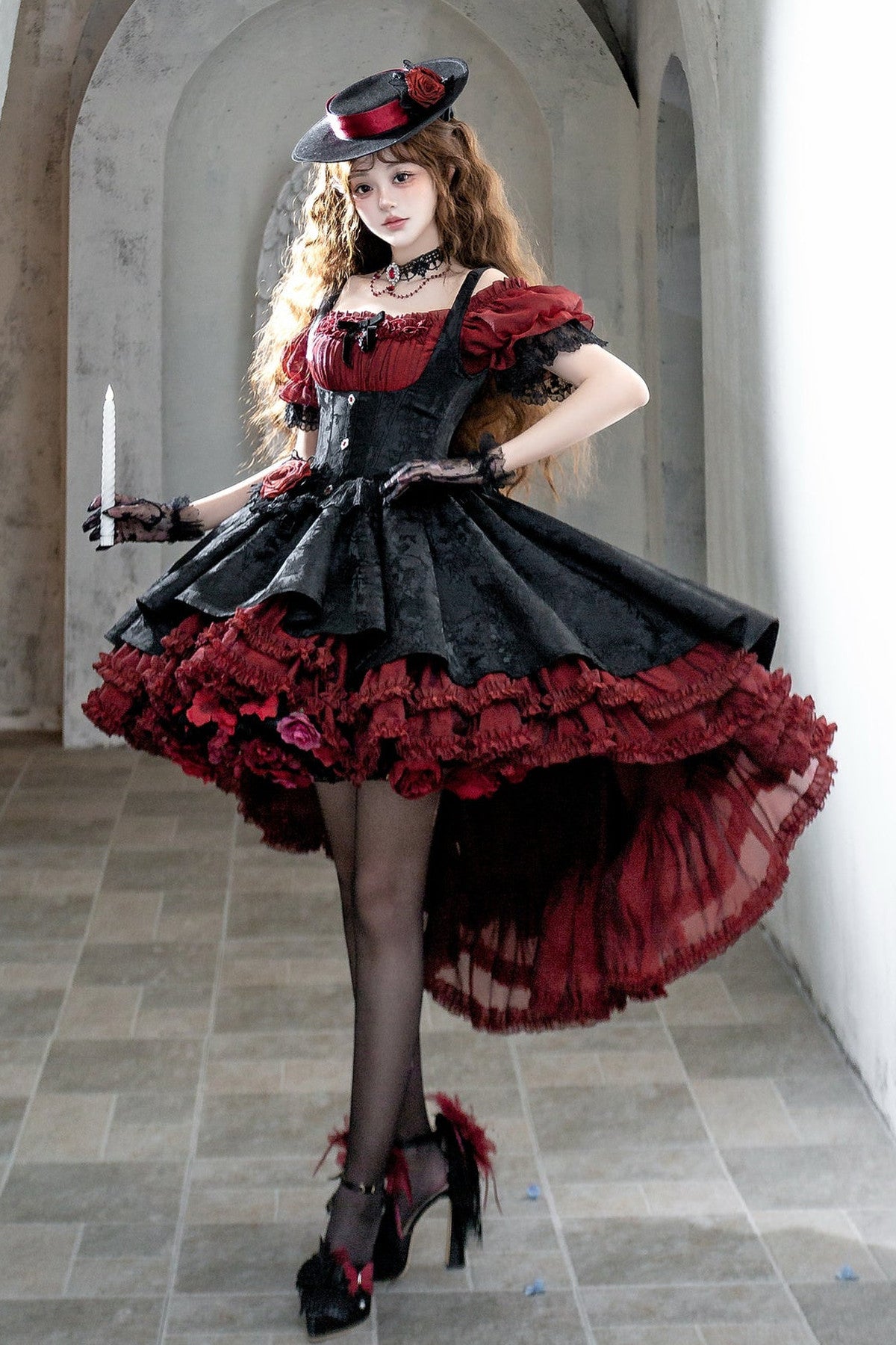 Mini-robe gothique élégante à roses