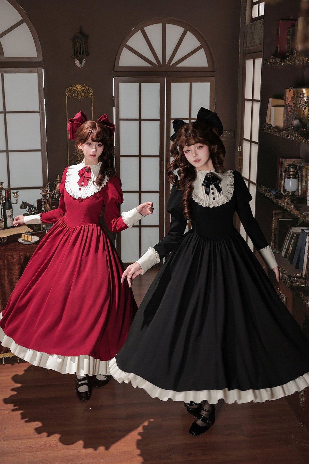 Robe tablier de soubrette à col montant