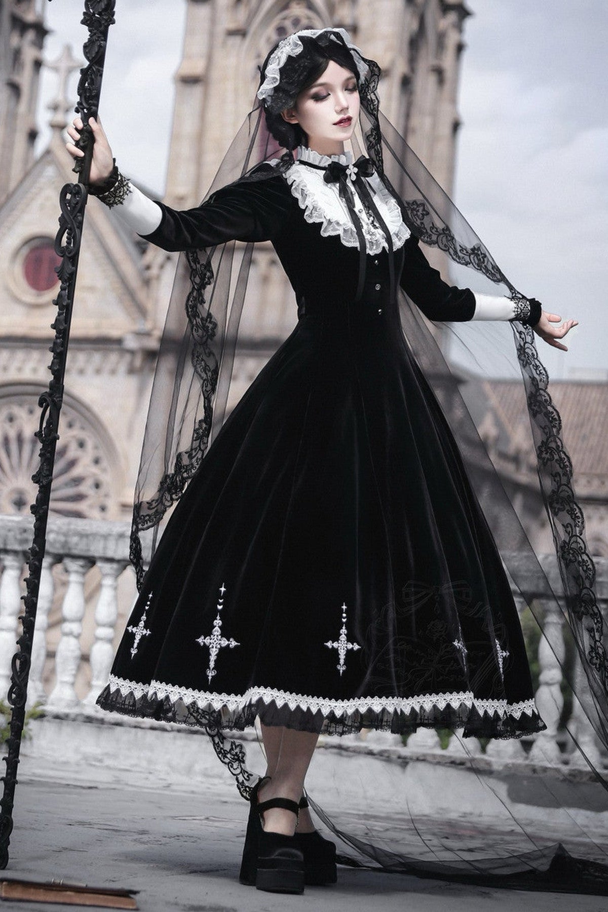 Cross-Cut Light Gothic Lolita Dress