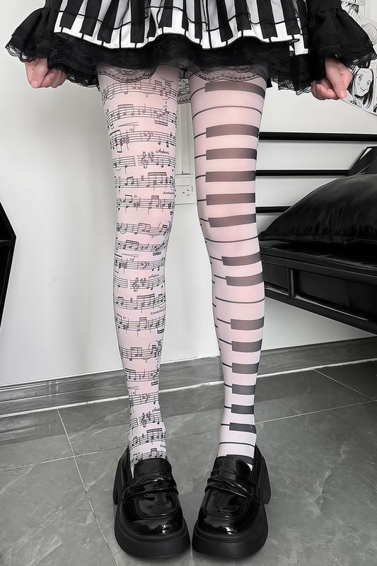 Medias punk rock con notas musicales