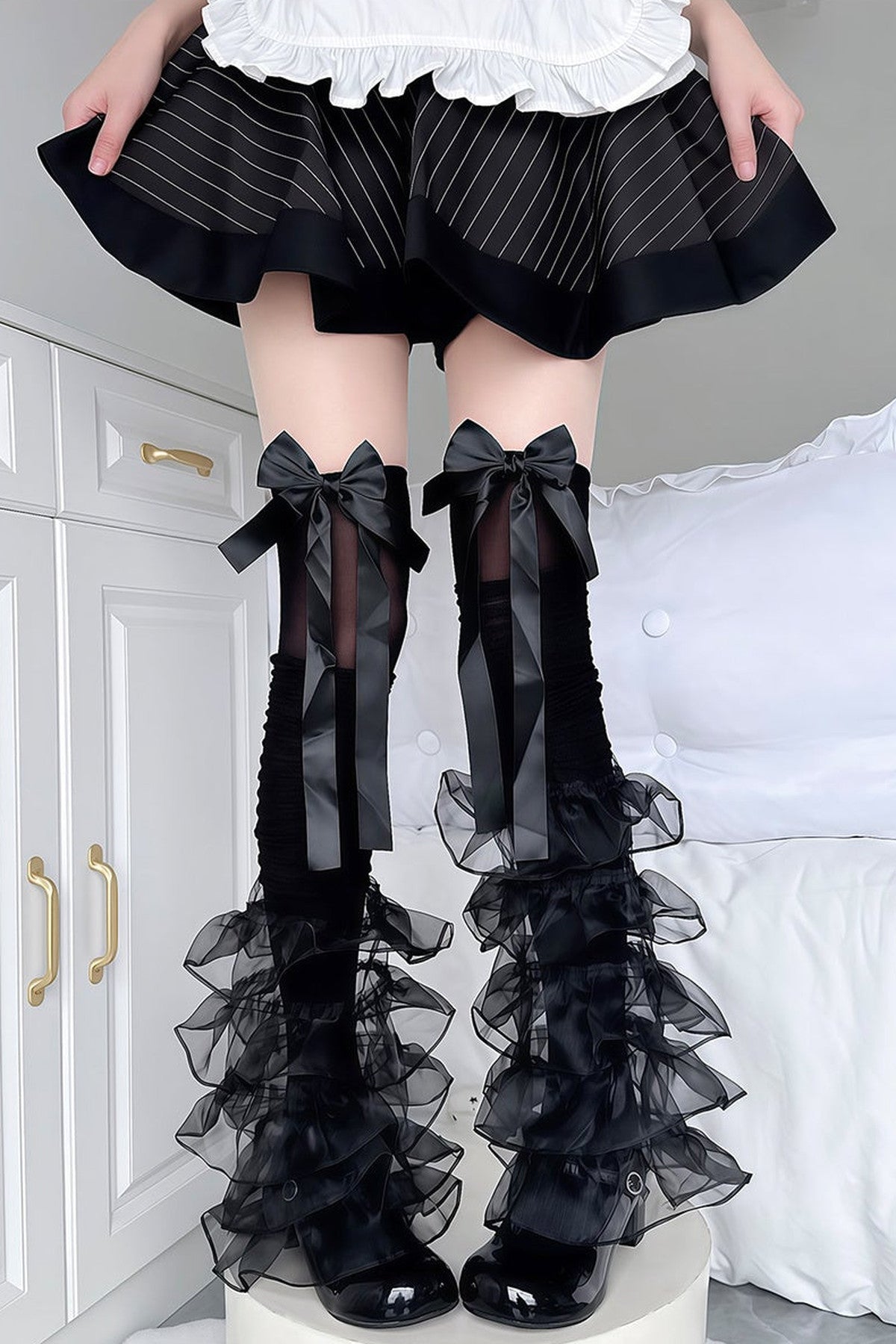 Weiße Mesh-Overknee-Socken mit Spitzen-Schleife