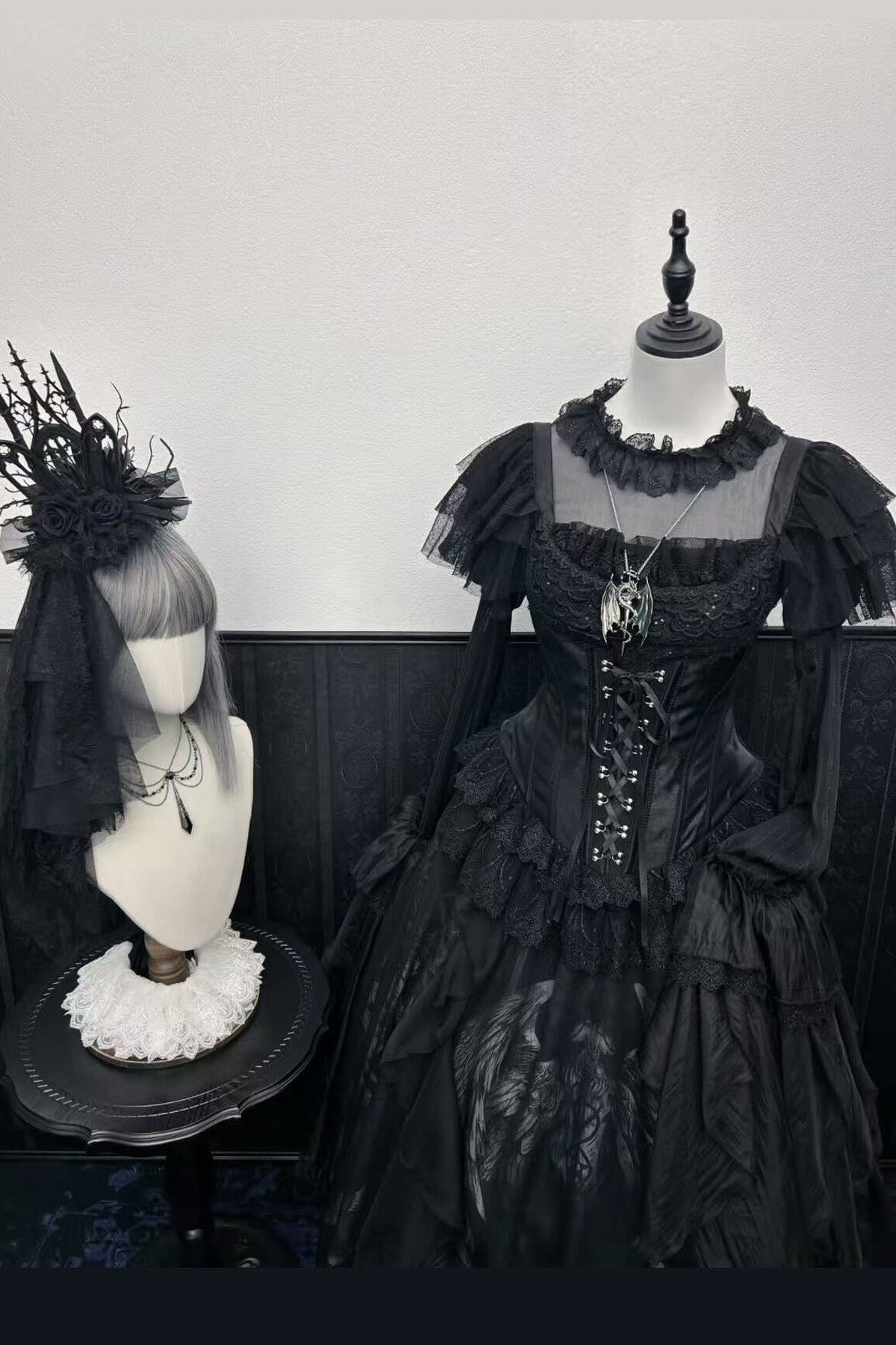 Original-Lolita-Zweiteiler mit Fischbeinkorsett und Figurformung