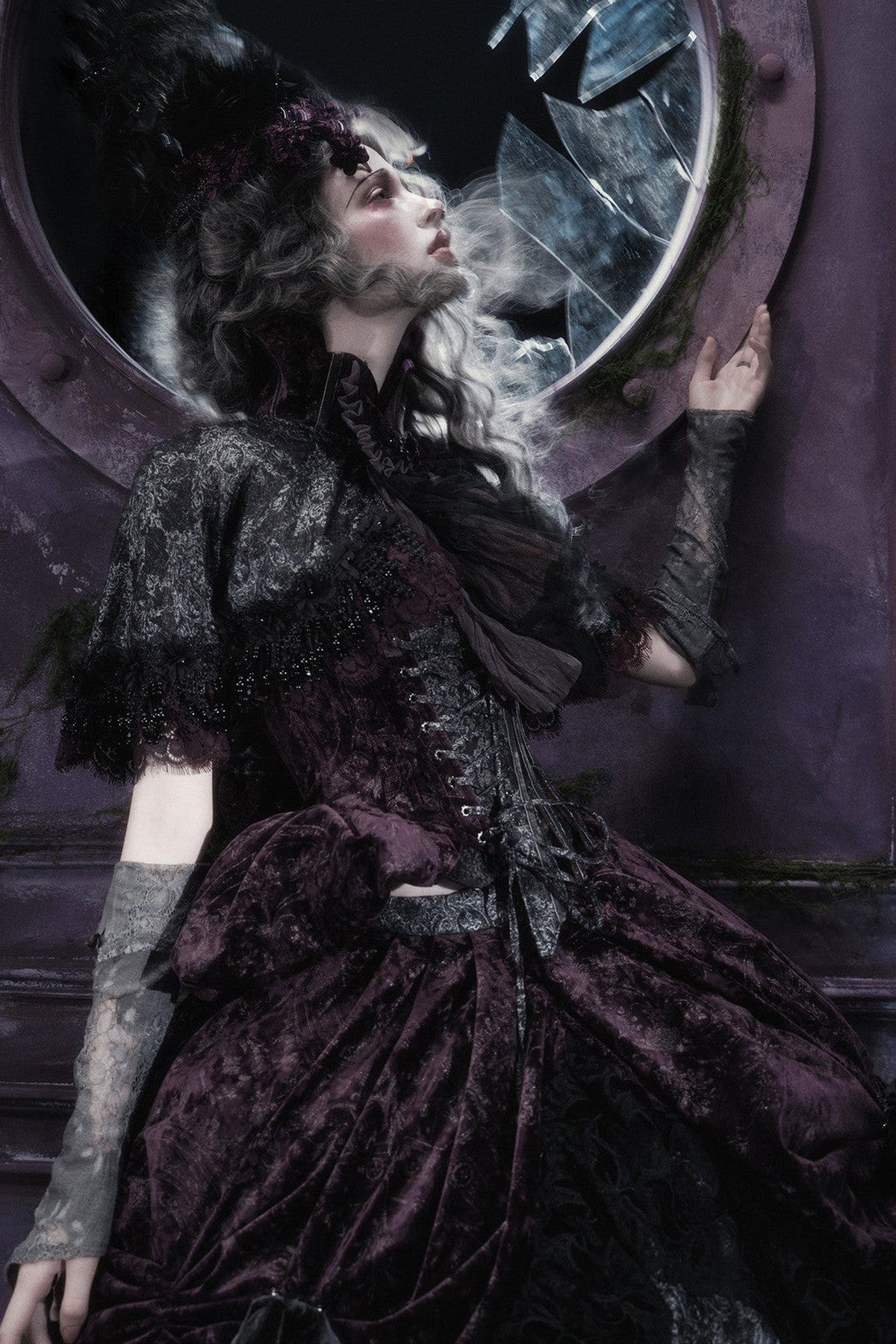 Dunkler viktorianischer Gothic-Umhang