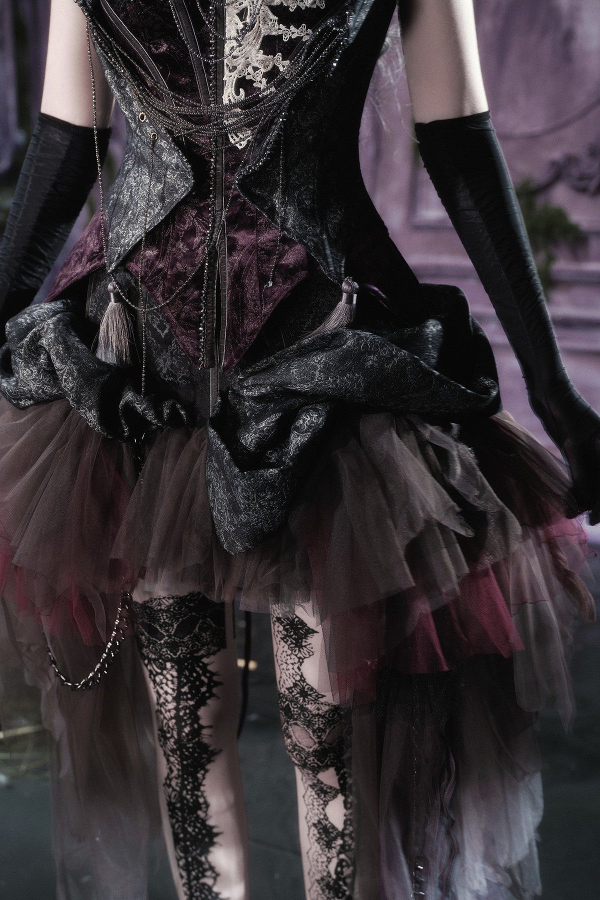 Asymmetrischer Gothic-Meshrock