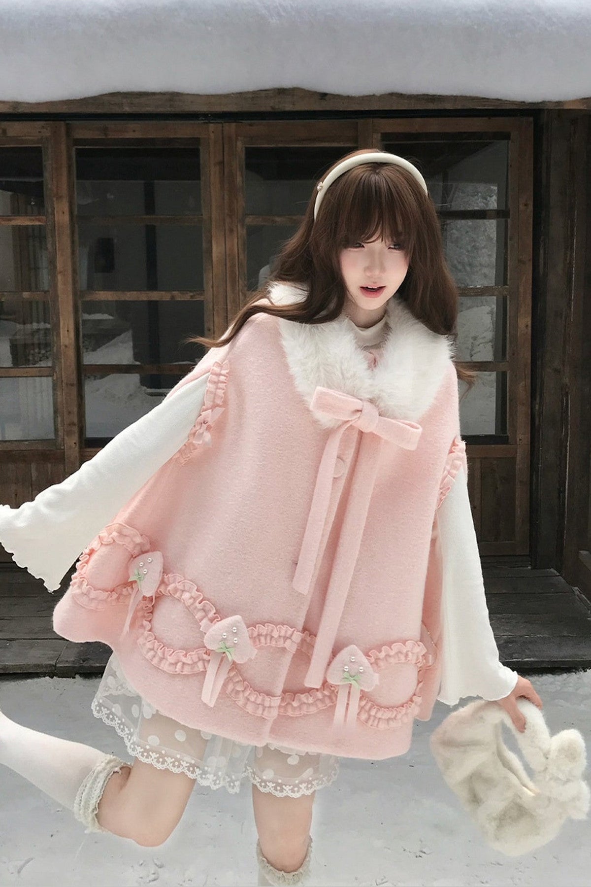 Cappotto di lana rosa con fragole