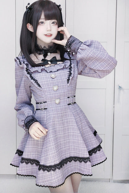 Vestido oscuro de cuadros estilo jirai + pantalones cortos