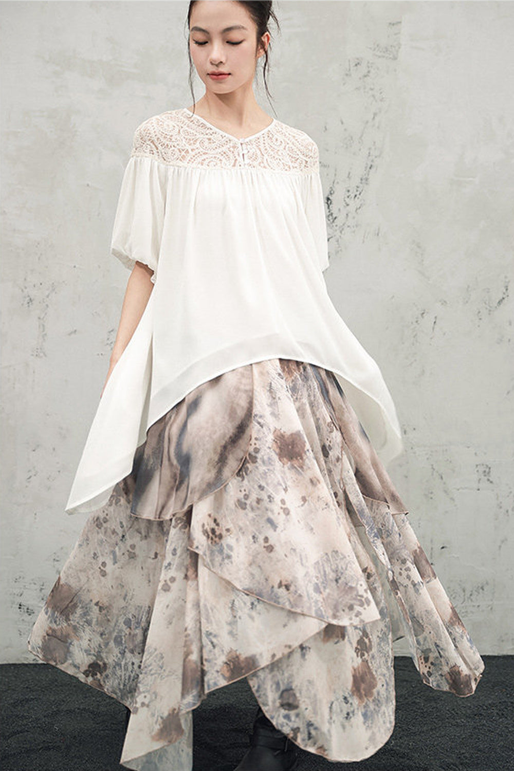 Asymmetrischer Rock mit Druck