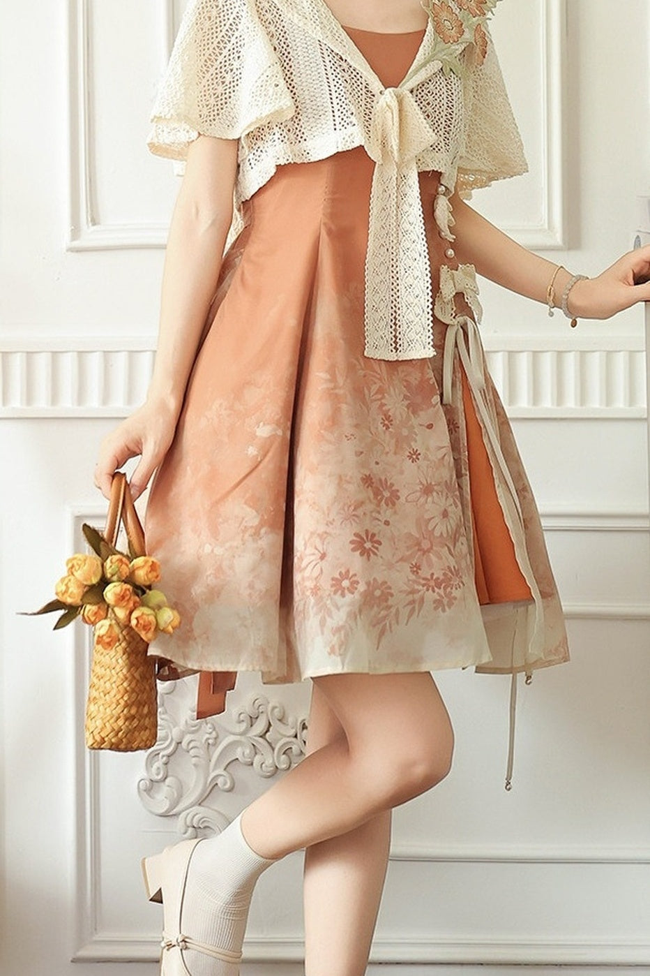 Sonnenbeschienenes Blüten-Hanfu-Kleid-und-Umhang-Set