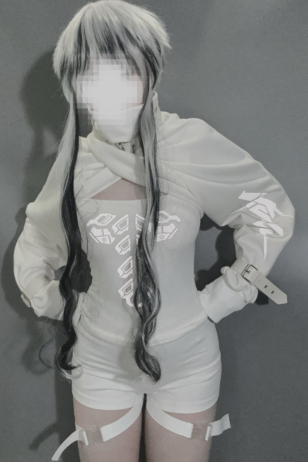 Top in peluche con collo alto a sciarpa e maniche
