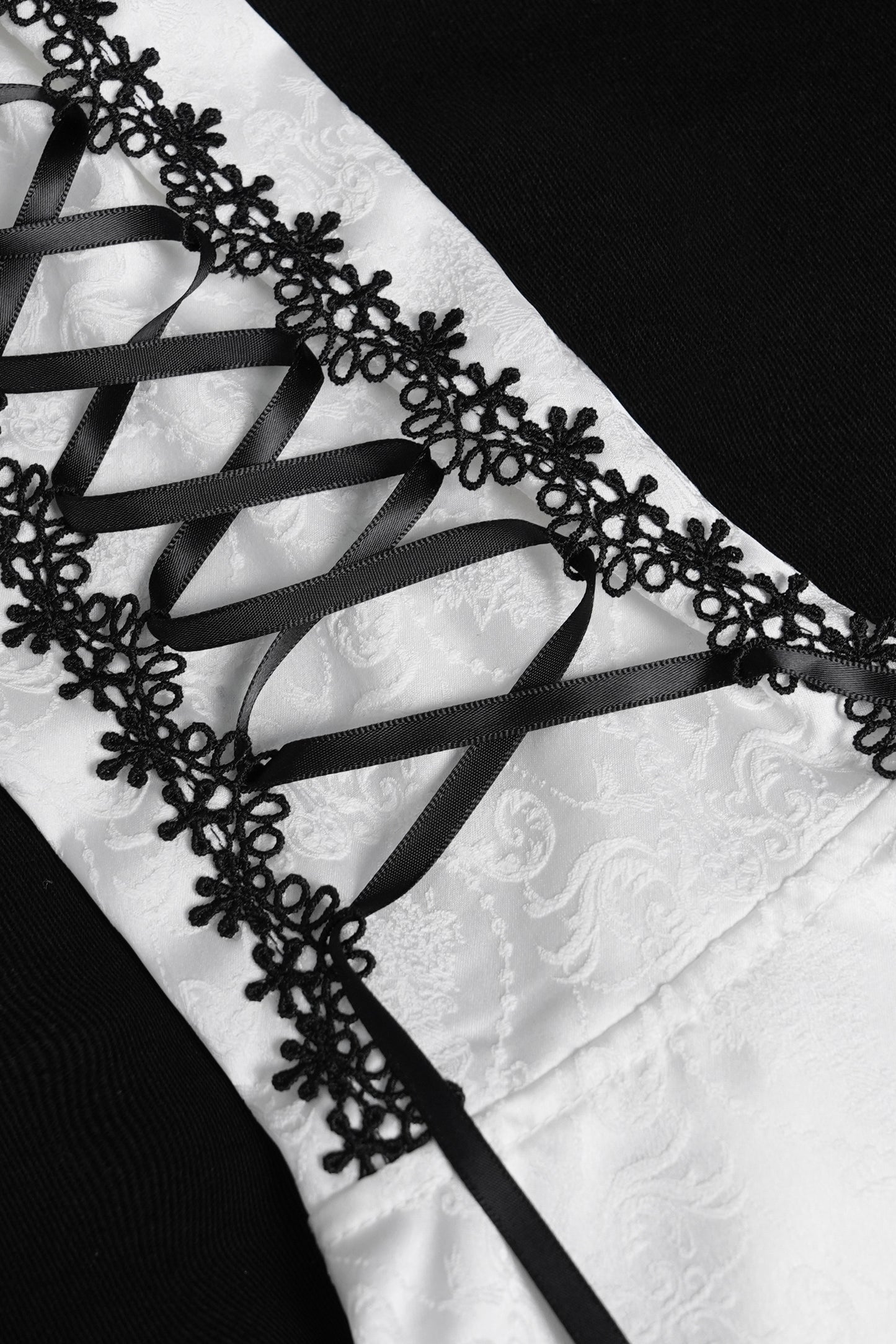 Chemise gothique à laçage et manches princesse