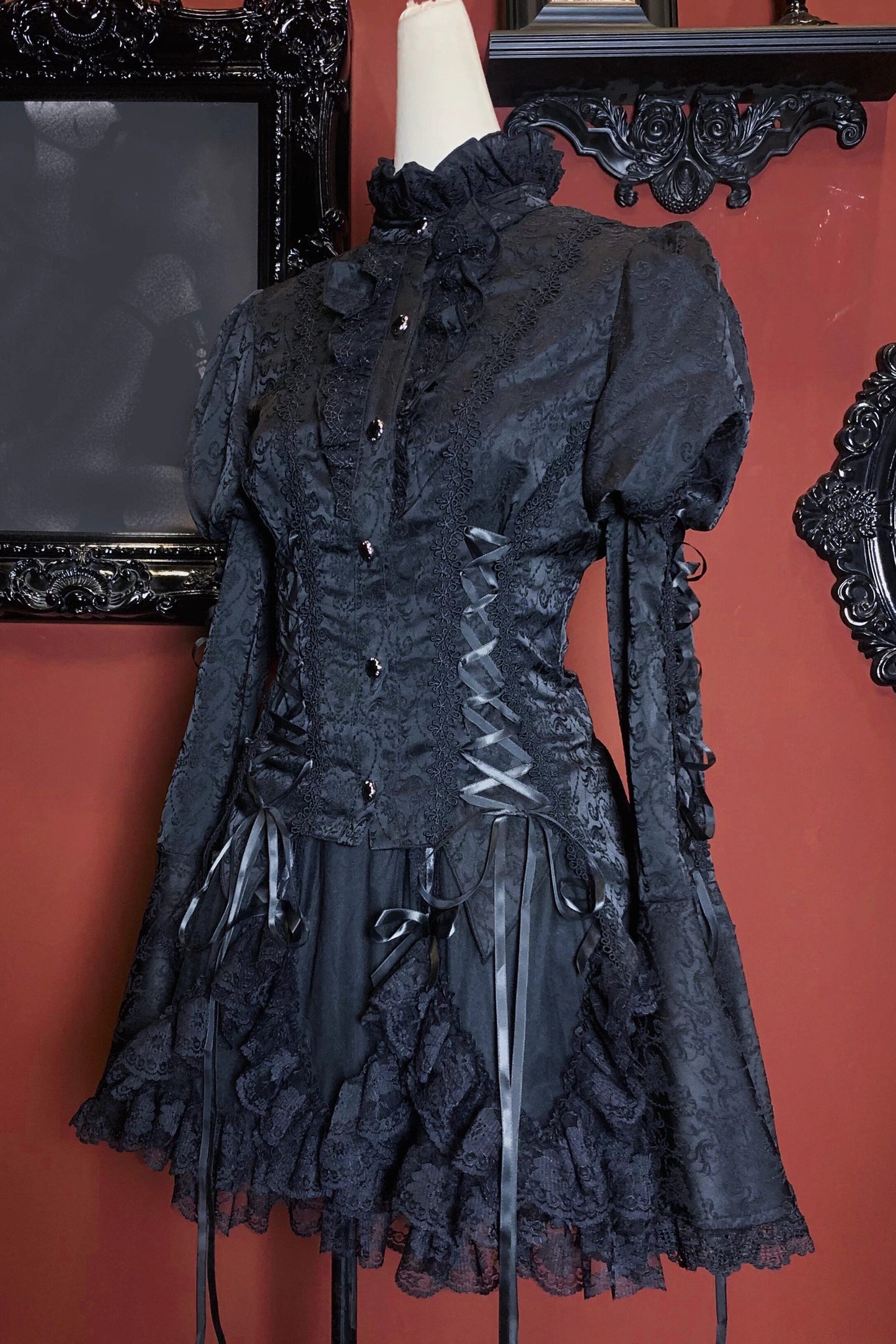 Chemise gothique à laçage et manches princesse