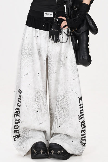 Pantalon de sport blanc à taille haute effet usé, jambes larges et lettrage