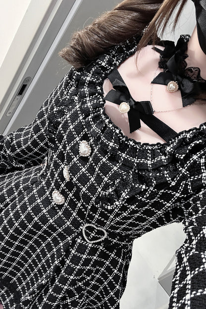 Vestido oscuro de cuadros estilo jirai + pantalones cortos