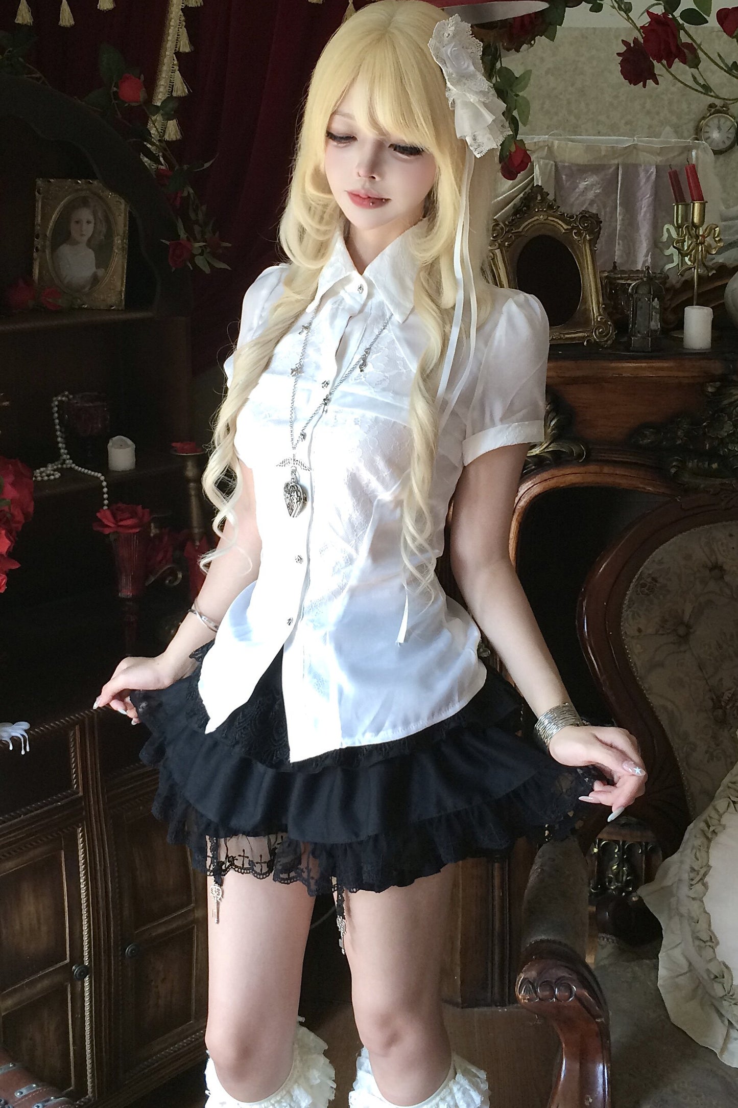 White Short-Sleeved Lace Waist-Cinching Shirt