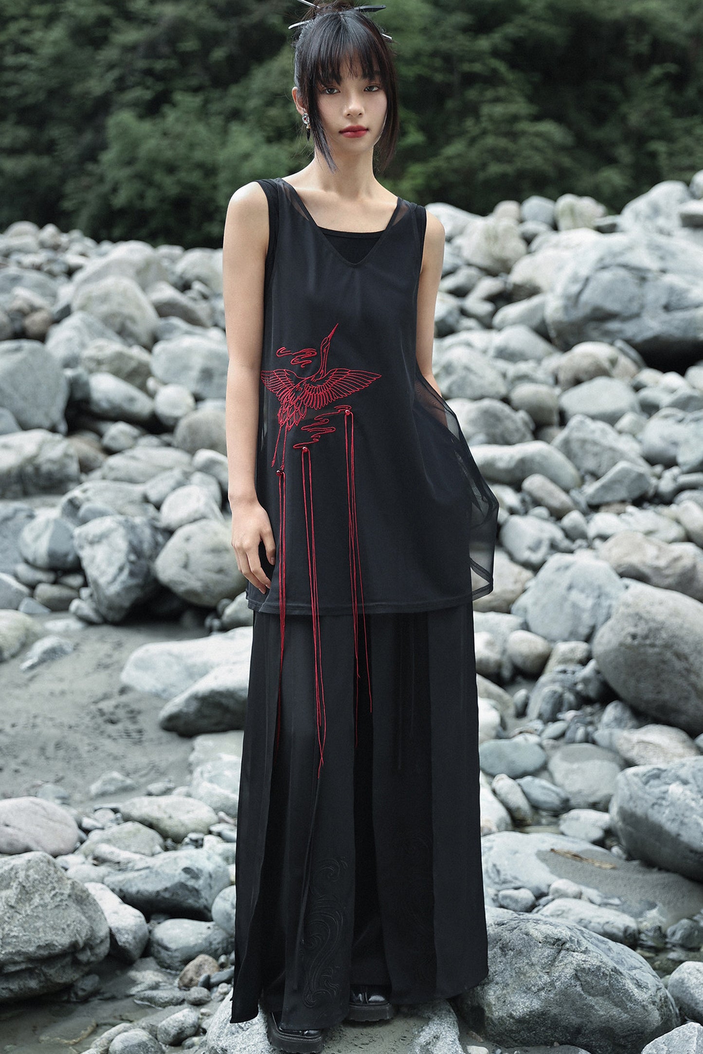 ブラック刺繍キャミソール×ロングスカートセット