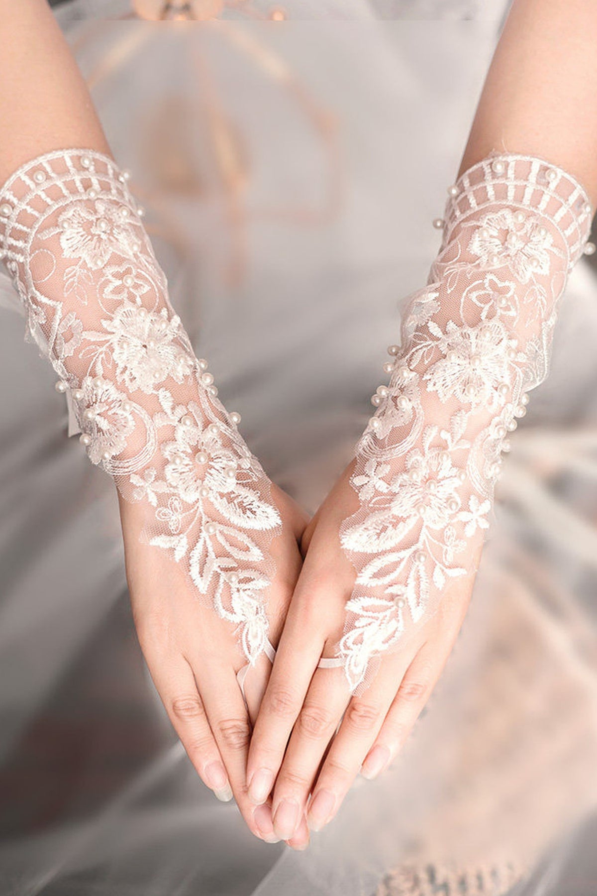 Pearl Floral Lace Fingerless Gloves