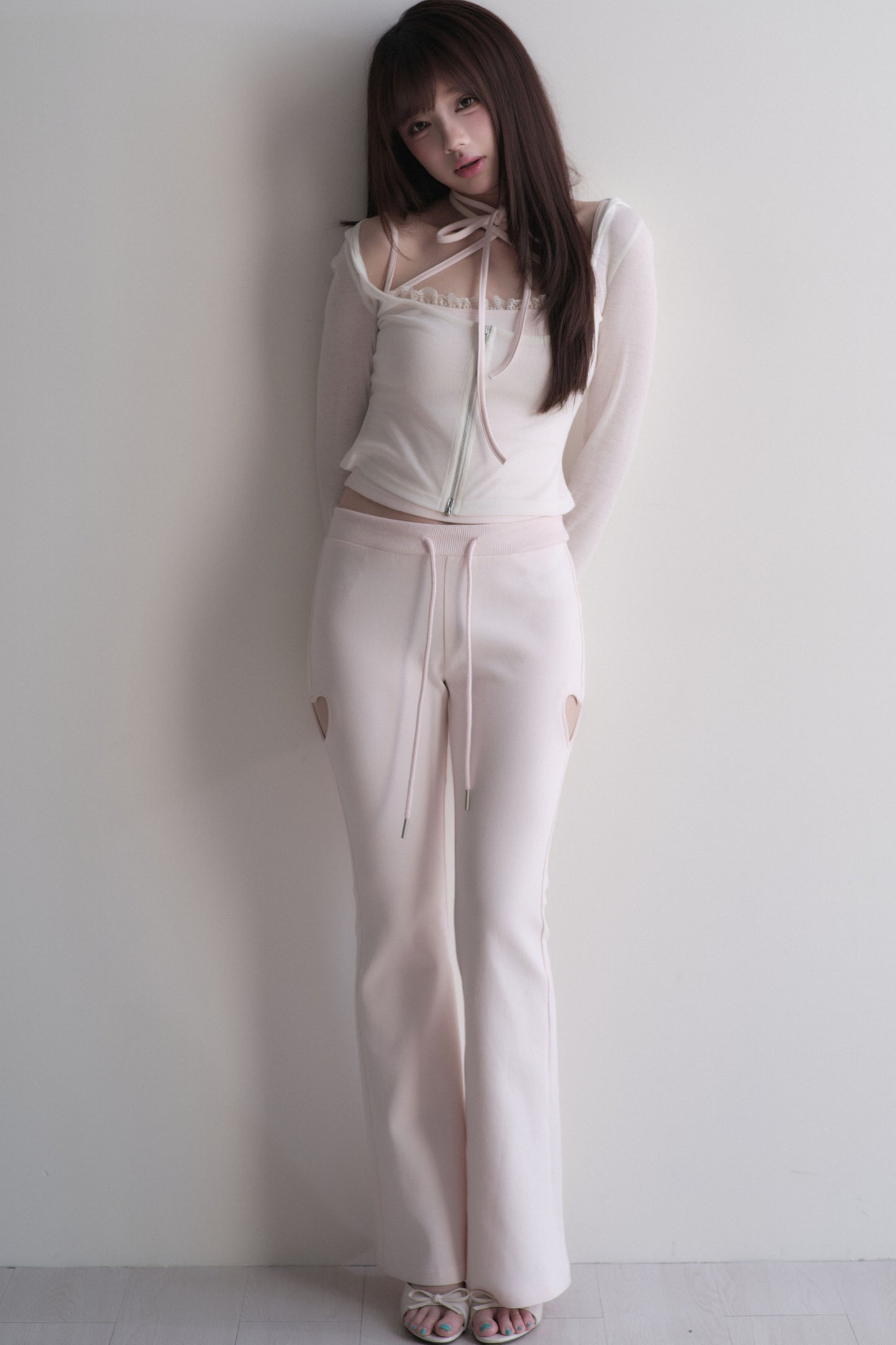 Set con top con fiocco incrociato + pantaloncini in pizzo