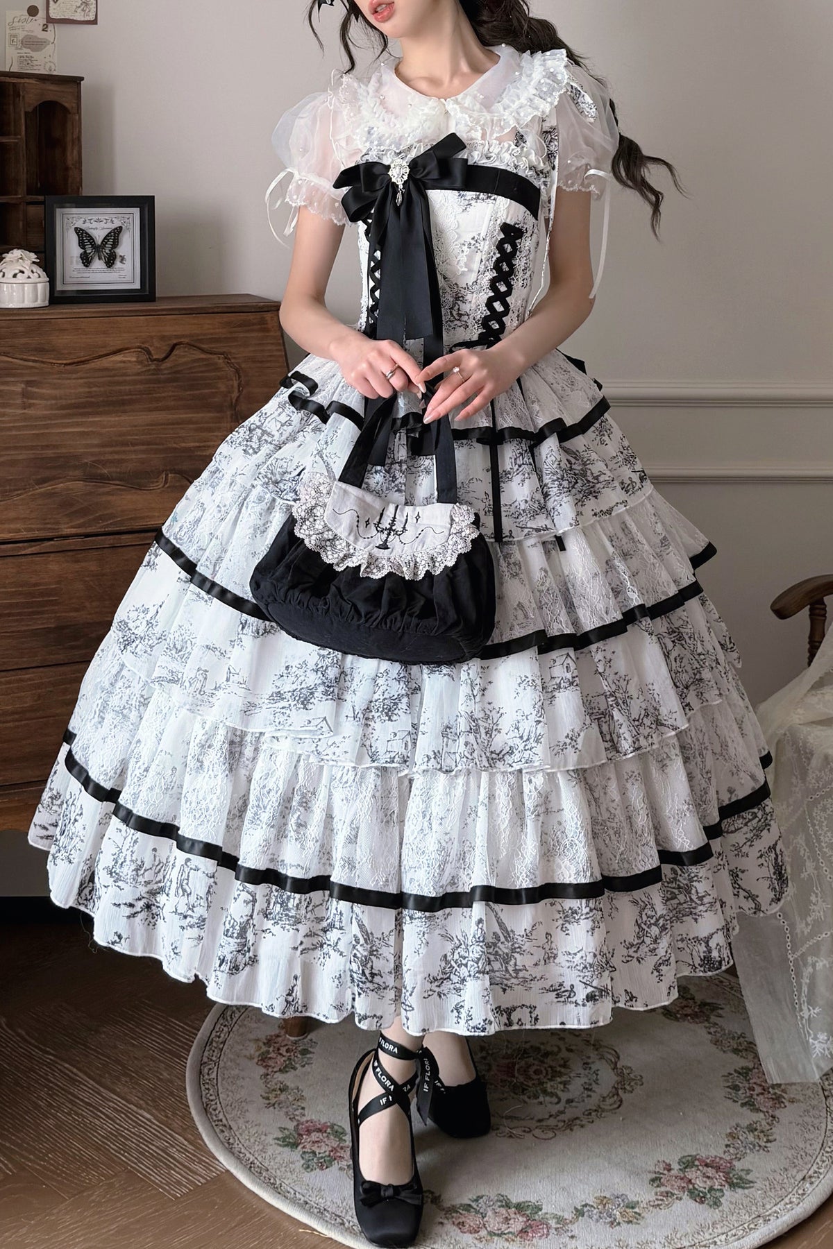 Lolita-Kleid mit Tuschewaschung und Fischgrätenmuster