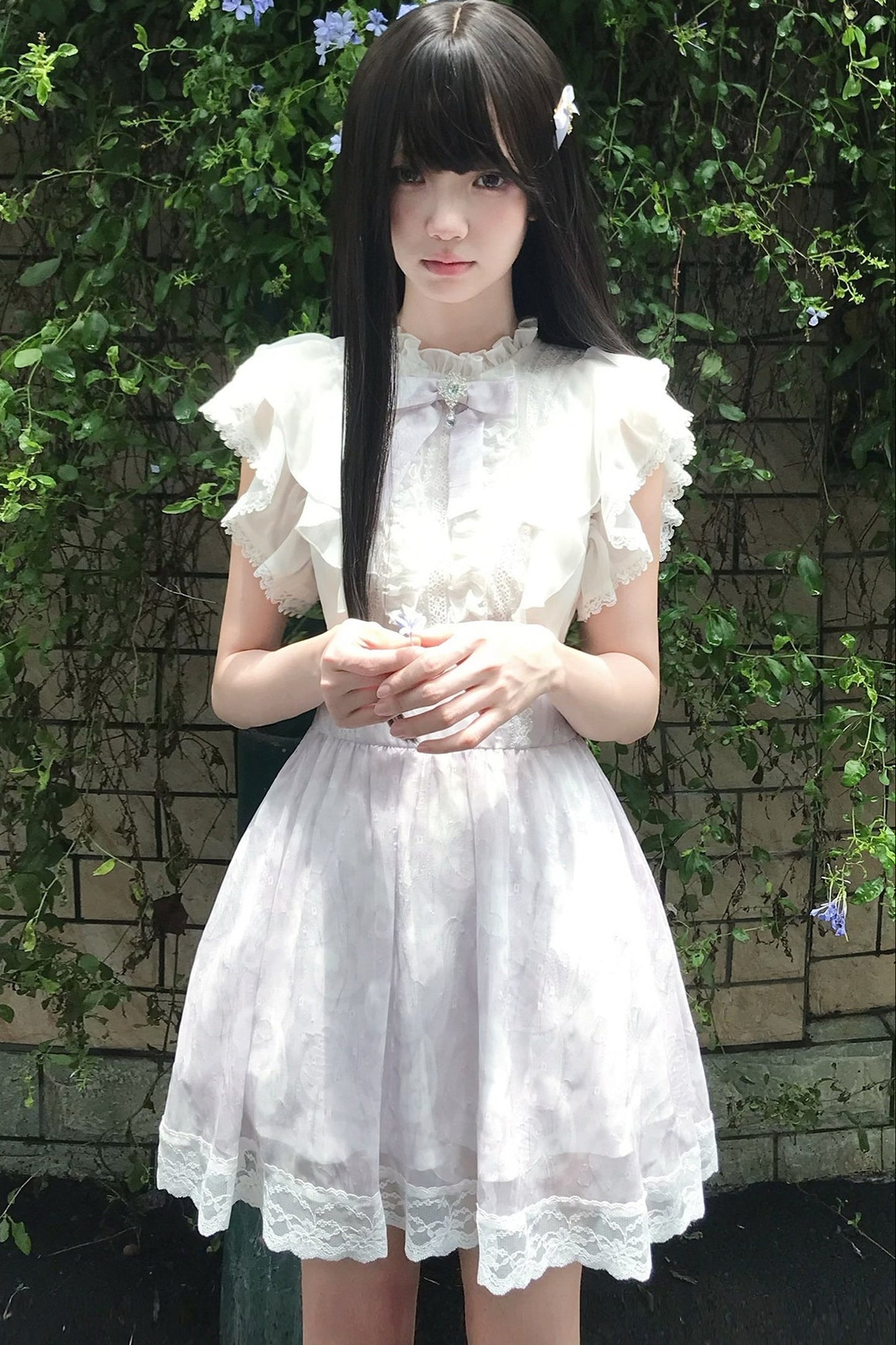 Vestido de encaje con degradado bruma púrpura y cintura ceñida