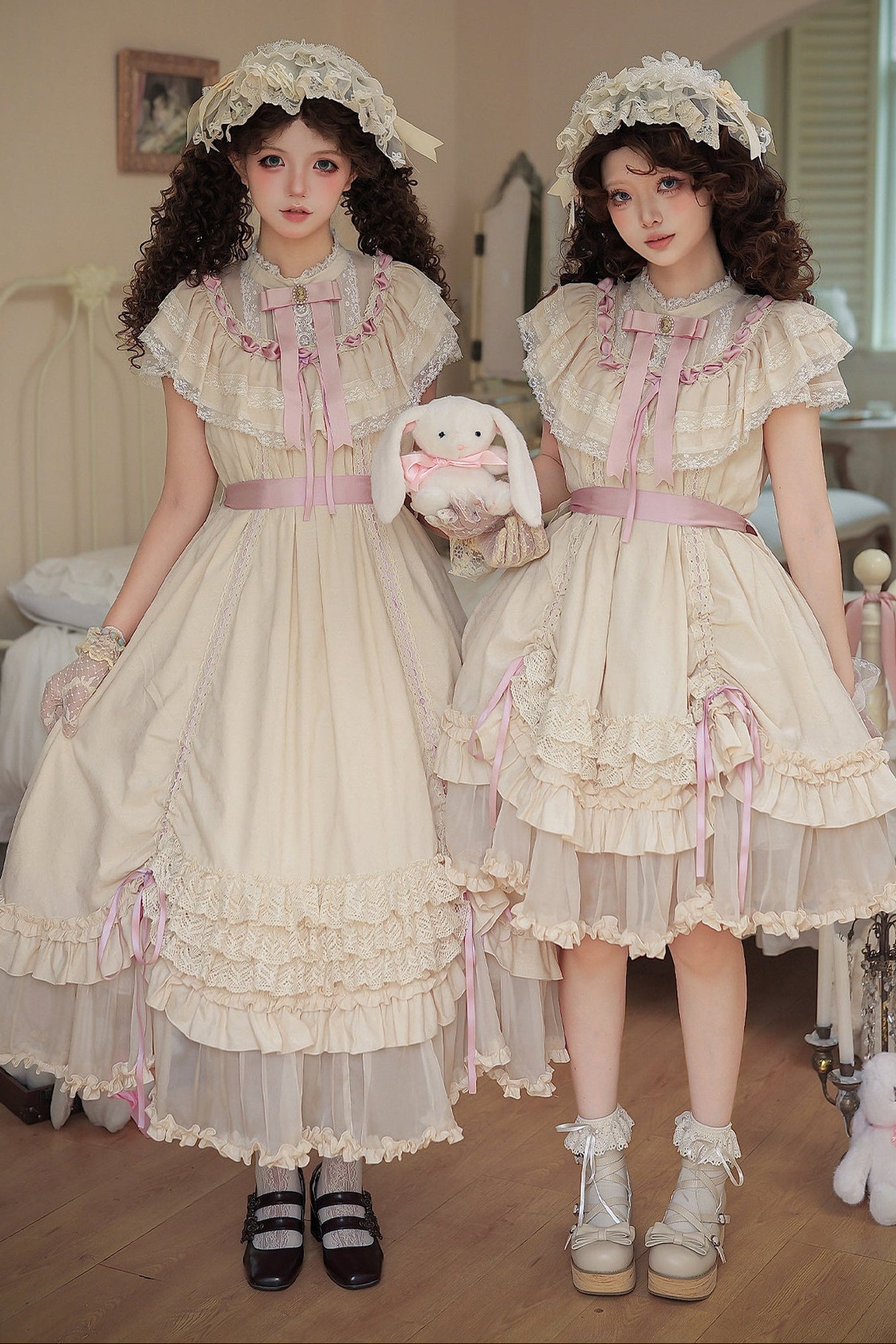 Milchtee-rosa Lolita-Kleid mit Puppen-Rüschen