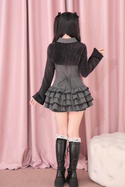 Ensemble haut pelucheux et robe à carreaux