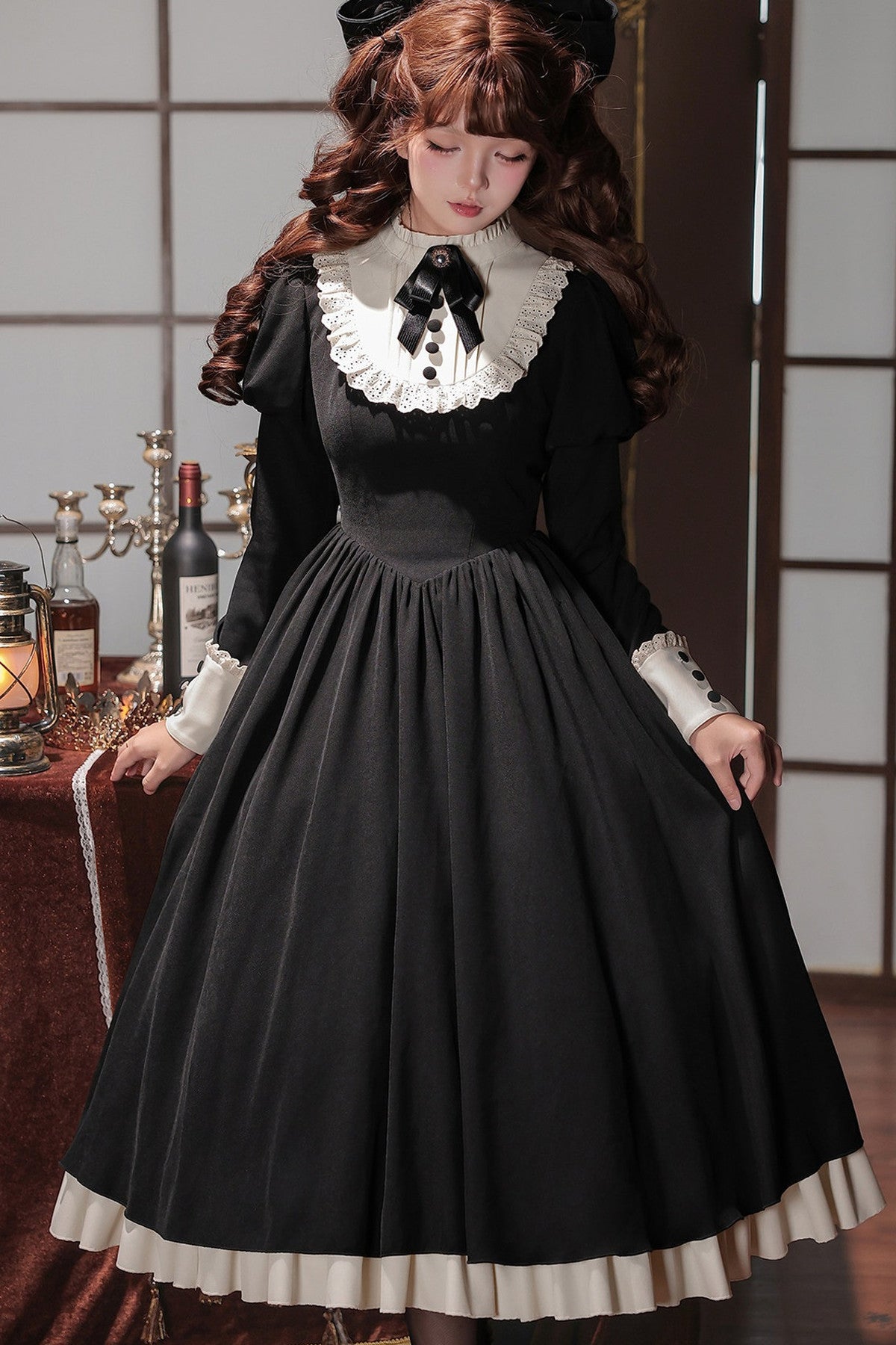 Robe tablier de soubrette à col montant