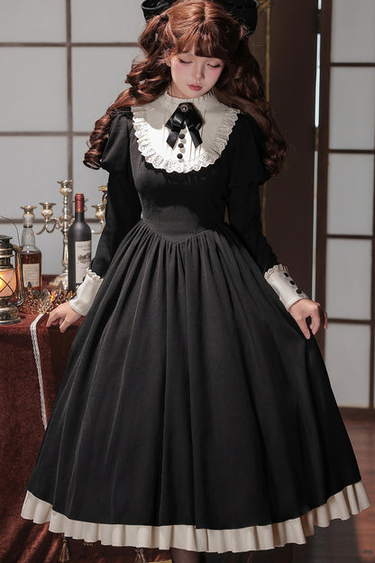 Robe tablier de soubrette à col montant