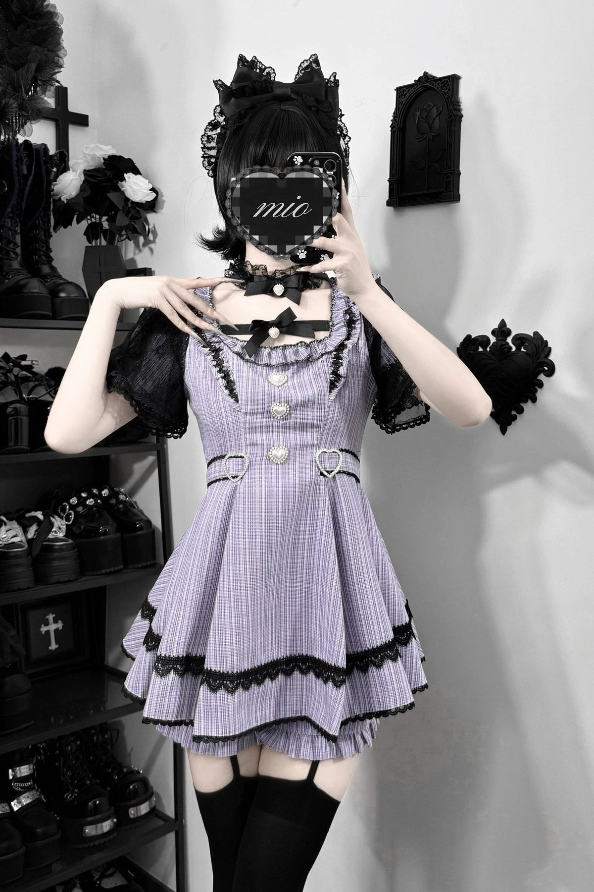Vestido oscuro de cuadros estilo jirai + pantalones cortos