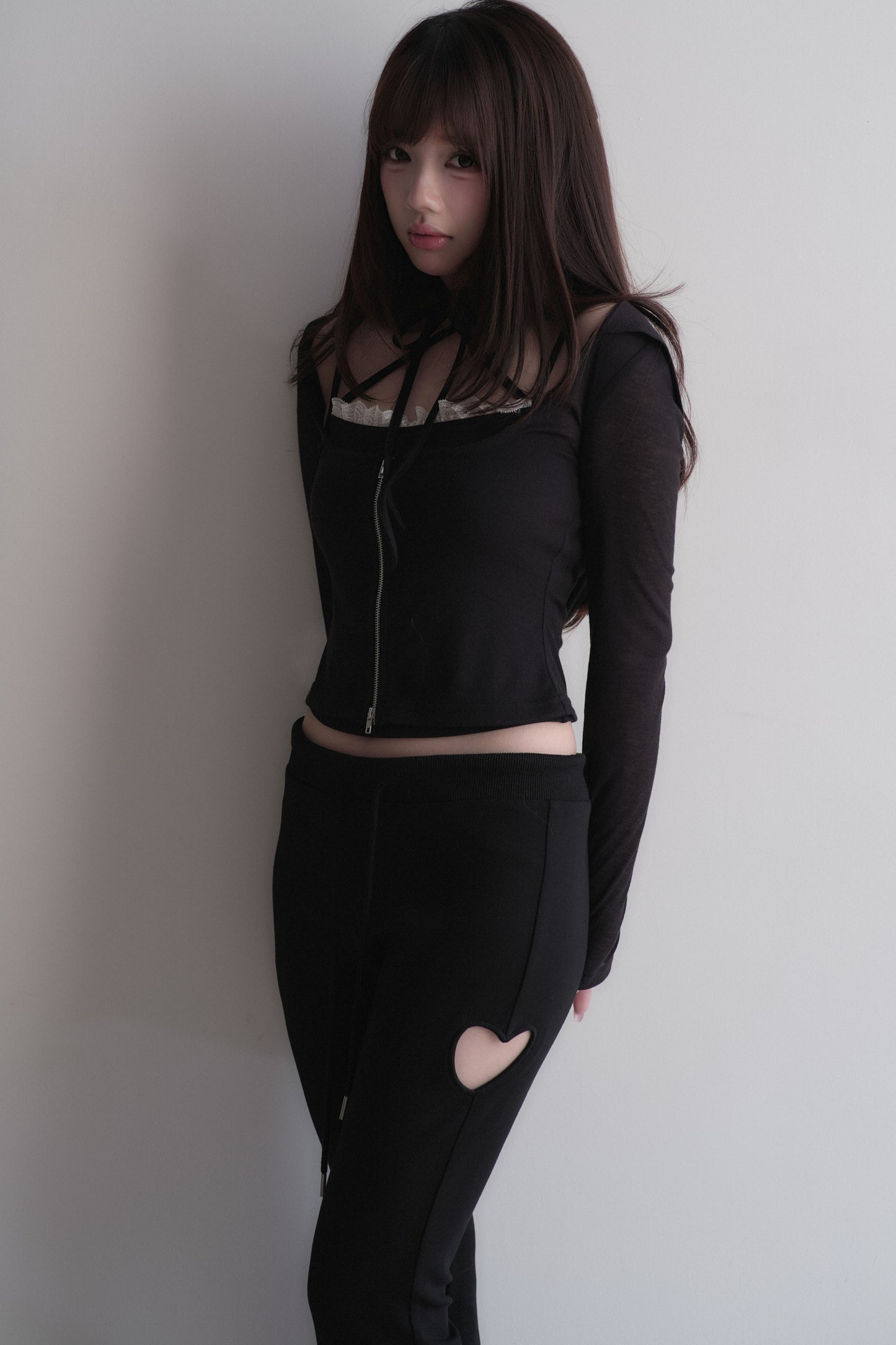 Set con top con fiocco incrociato + pantaloncini in pizzo