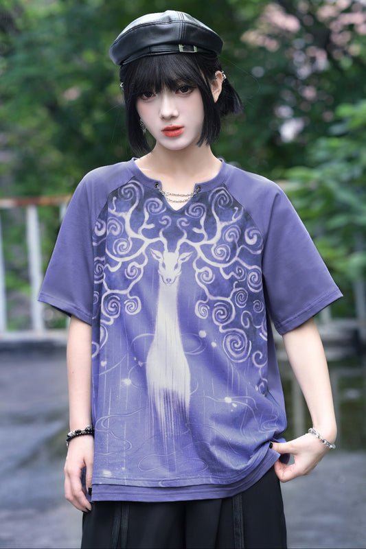 幻想鹿のパープルグラフィックTシャツ