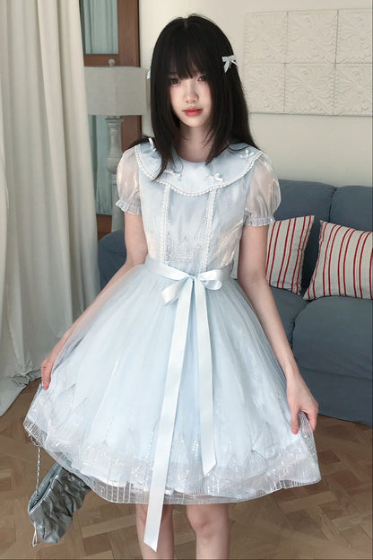 Blaues Prinzessinnenkleid mit Bubikragen und Spitzenbesatz