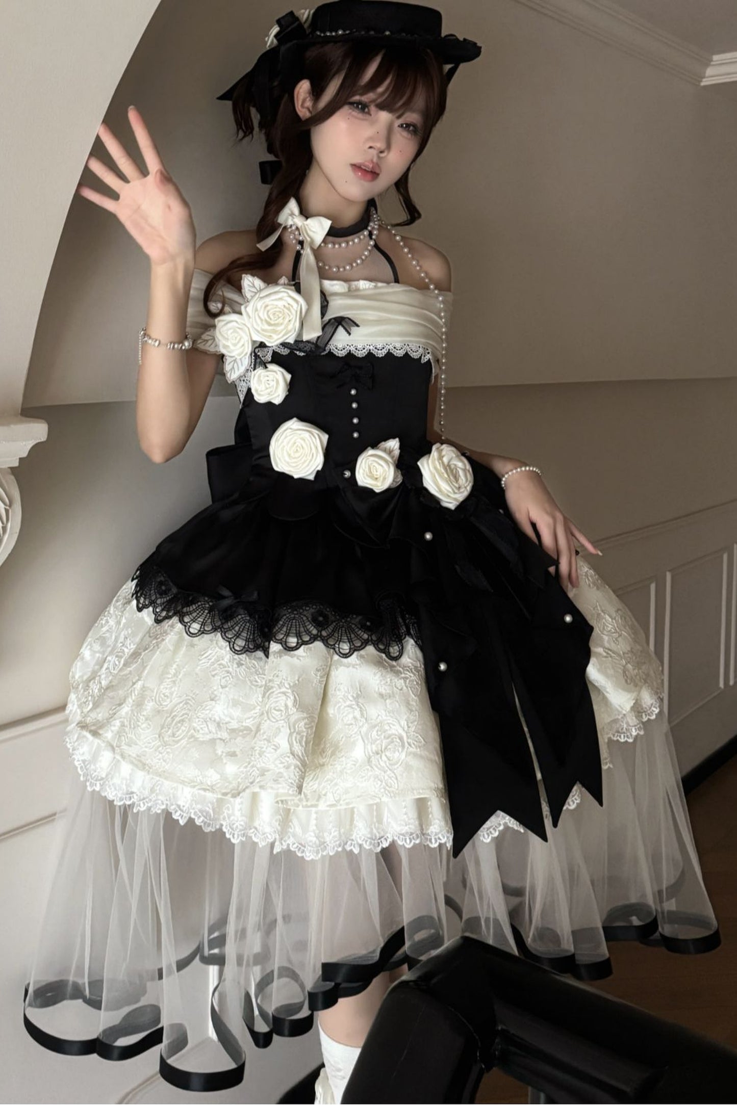 Prinzessinnen-Lolita-Kleid mit Perlen und Rosen