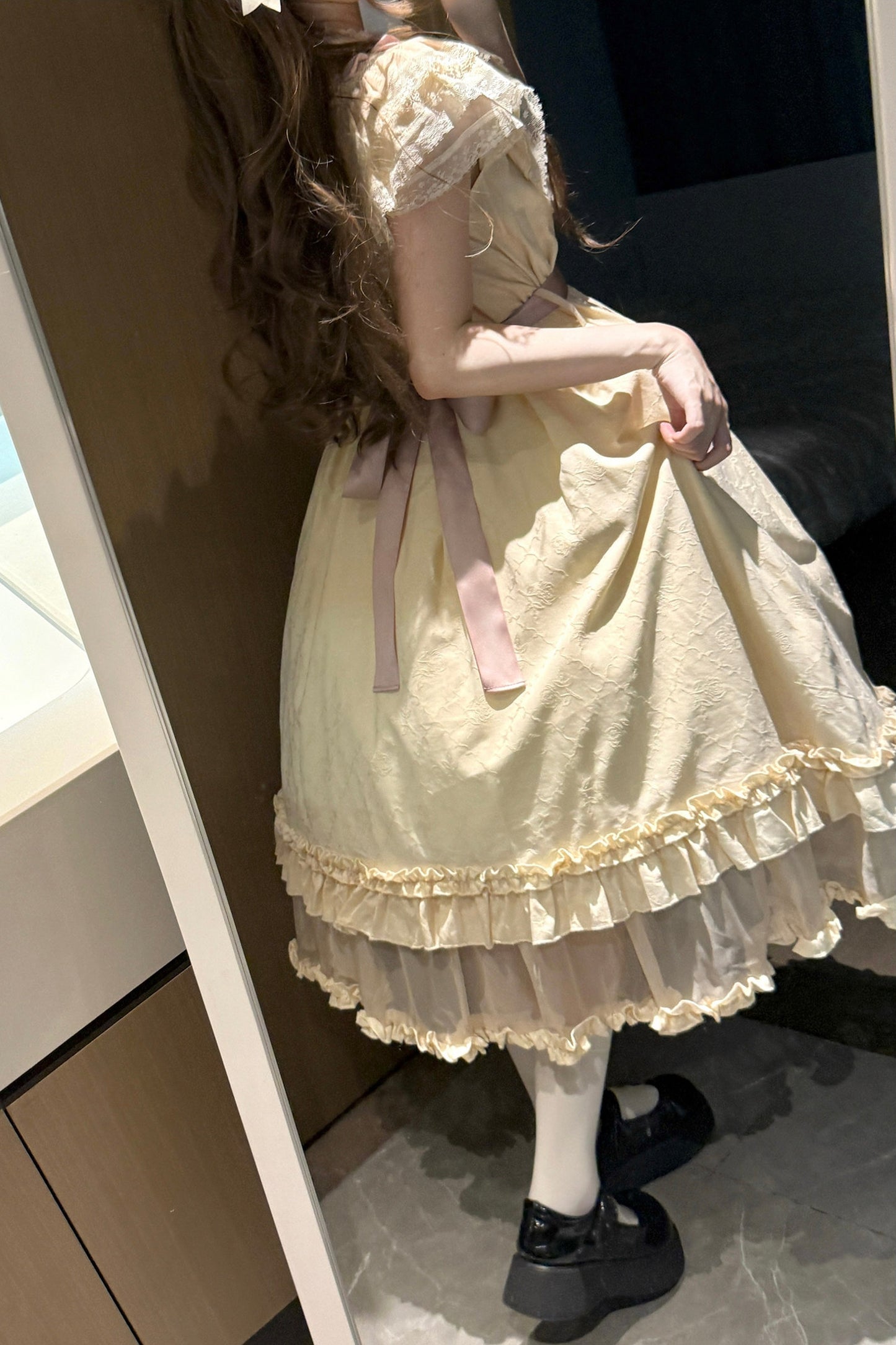 Milchtee-rosa Lolita-Kleid mit Puppen-Rüschen