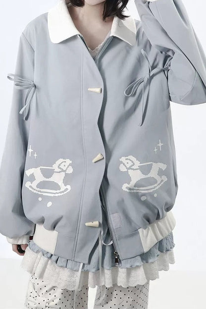 Hellblaues Pony-Jacke-und-Polka-Dot-Hosen-Set