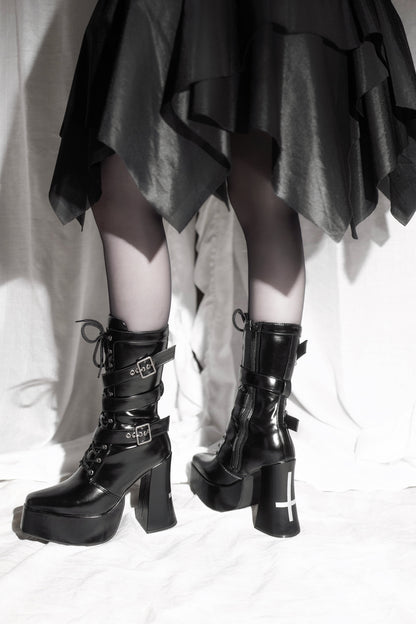 Bottes à plateforme à bout carré et brides croisées inversées