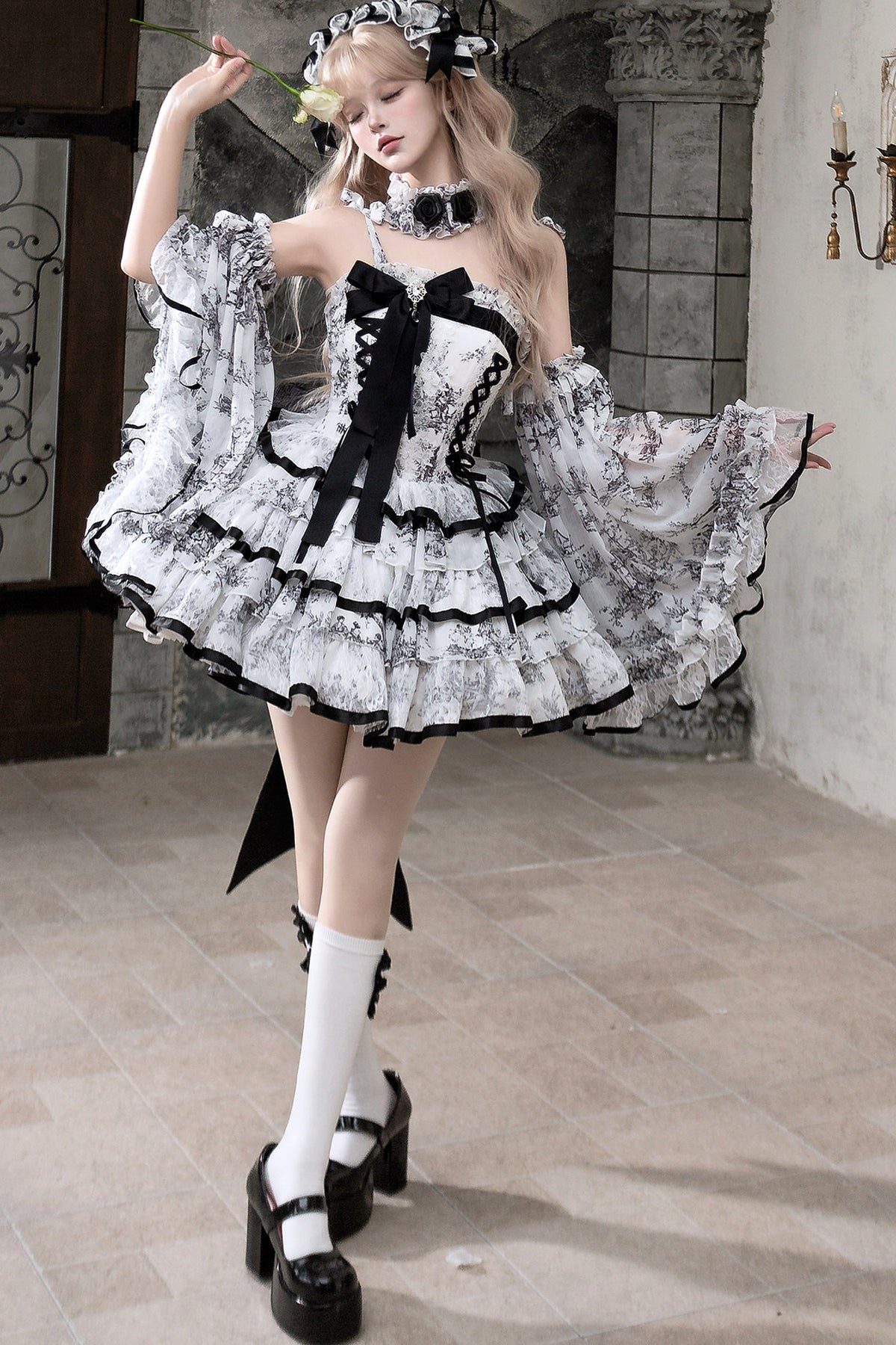 Lolita-Kleid mit Tuschewaschung und Fischgrätenmuster