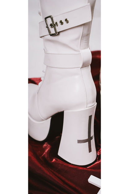 Bottes à plateforme à bout carré et brides croisées inversées